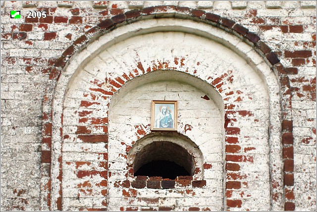 Каменово. Церковь Троицы Живоначальной. архитектурные детали, Храмовая икона на западном фасаде