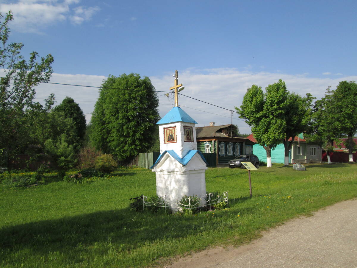 Часовенный столб, Усолье (Камешковский район, Владимирская область). общий вид в ландшафте