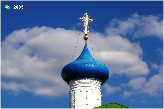 Боголюбский женский монастырь. Трапезная церковь Благовещения, Боголюбово (Суздальский район, Владимирская область). архитектурные детали, Глава и крест
