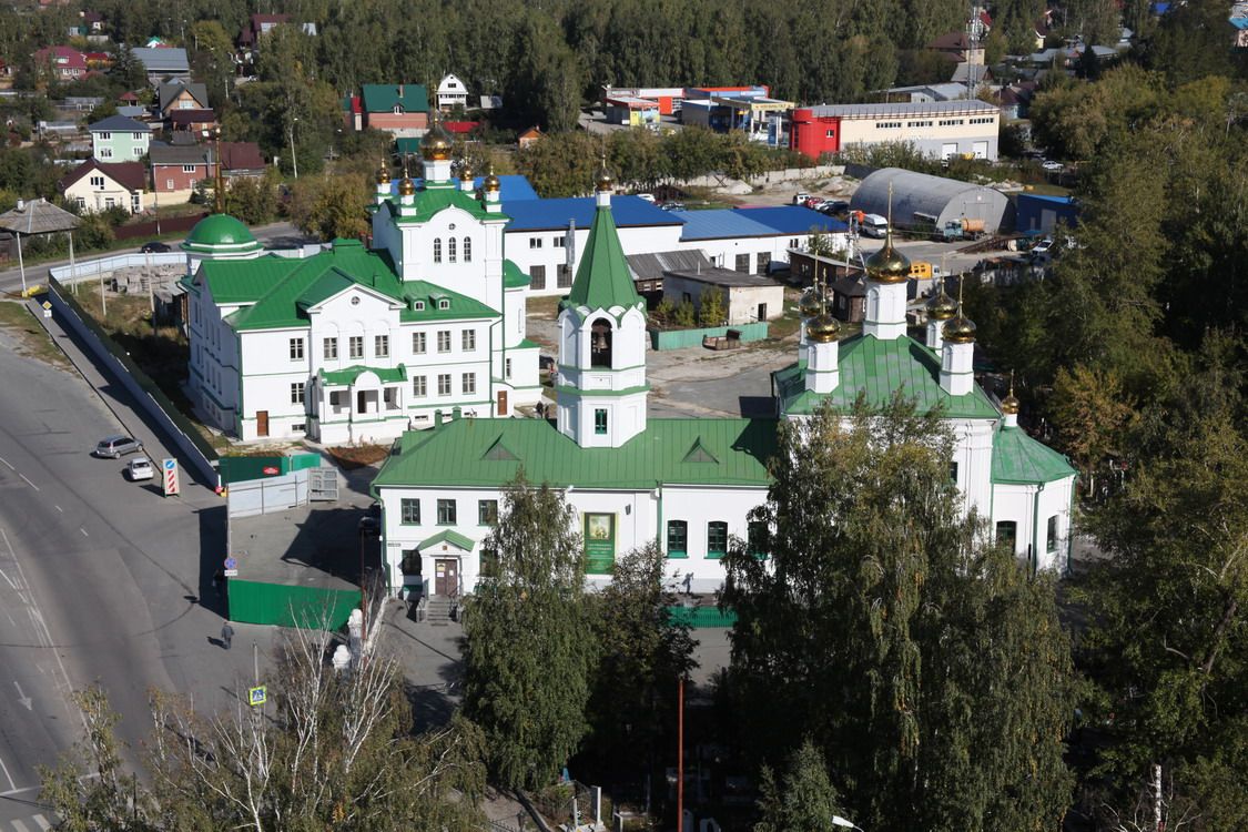 Церковь Успения Пресвятой Богородицы, Берёзовский (Берёзовский (Берёзовский ГО), Свердловская область). фасады, Вид с 15-го этажа соседней многоэтажки