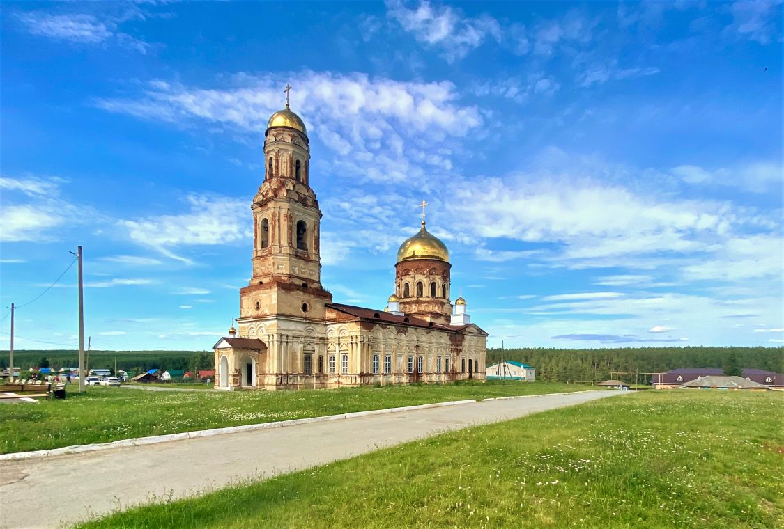 Маминское. Церковь Михаила Архангела. общий вид в ландшафте, Вид с юго-запада