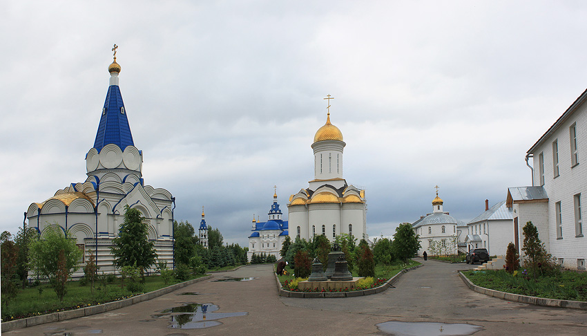 Кировский район. Успенский Зилантов монастырь. фасады