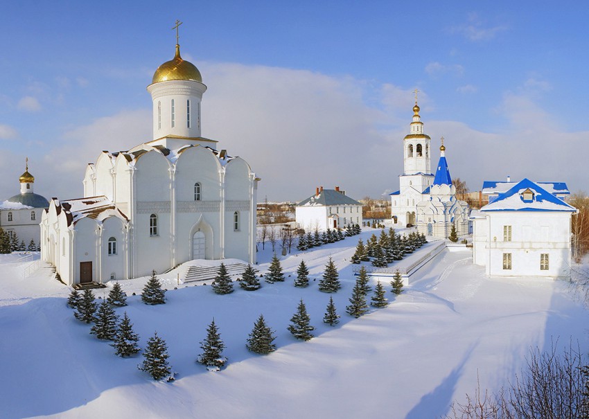 Успенский Зилантов монастырь, Кировский район (Казань, город, Республика Татарстан). общий вид в ландшафте, Вид с малой колокольни на Зилантов Свято-Успенский монастырь