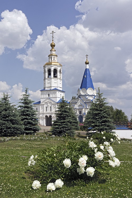 Успенский Зилантов монастырь, Кировский район (Казань, город, Республика Татарстан). фасады, Надвратная колокольня с Церковью Михаиала Архангела и Церковь святого равноапостольного князя Владимира