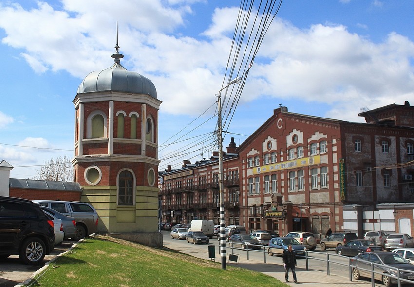 Иверский женский монастырь, Самара (Самара, город, Самарская область). дополнительная информация, Северо-западная башня ограды, вид от Ульяновского спуска
