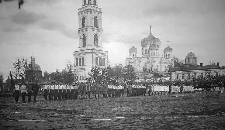 Самара. Иверский женский монастырь. архивная фотография, Вид со стороны театра. Справа от колокольни хорошо видны утраченные Успенский собор и часовня. Источник - сайт 