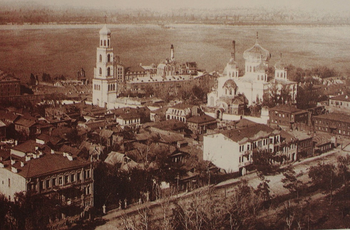 Самара. Иверский женский монастырь. архивная фотография, Вид с колокольни Храма Христа Спасителя, снимок относительно поздний - перед Успенским собором видна достроенная Казанская часовня. Иллюстрация к книге 