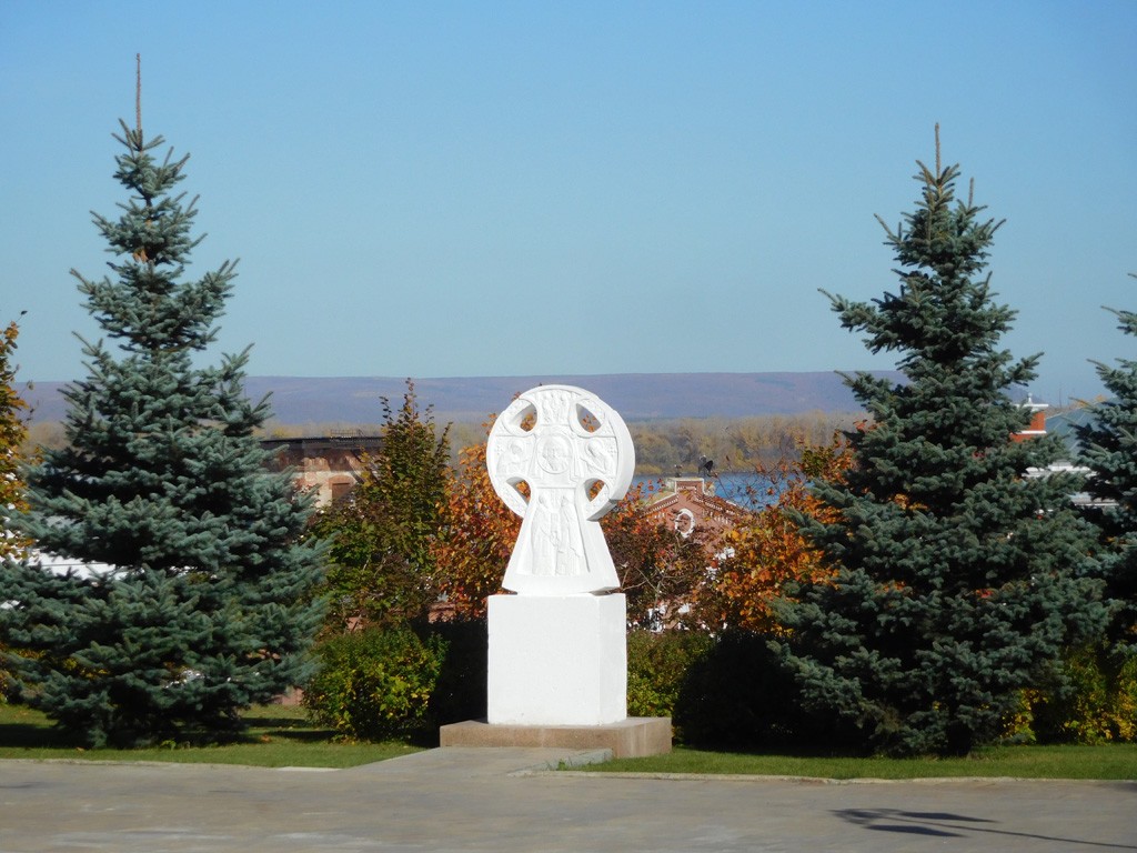 Иверский женский монастырь, Самара (Самара, город, Самарская область). дополнительная информация, Поклонный крест у колокольни монастыря