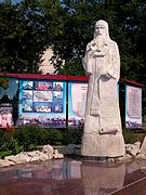 Часовня Алексия, митрополита Московского (новая), Скульптура Алексия Митрополита (слева от часовни).<br>, Самара, Самара, город, Самарская область