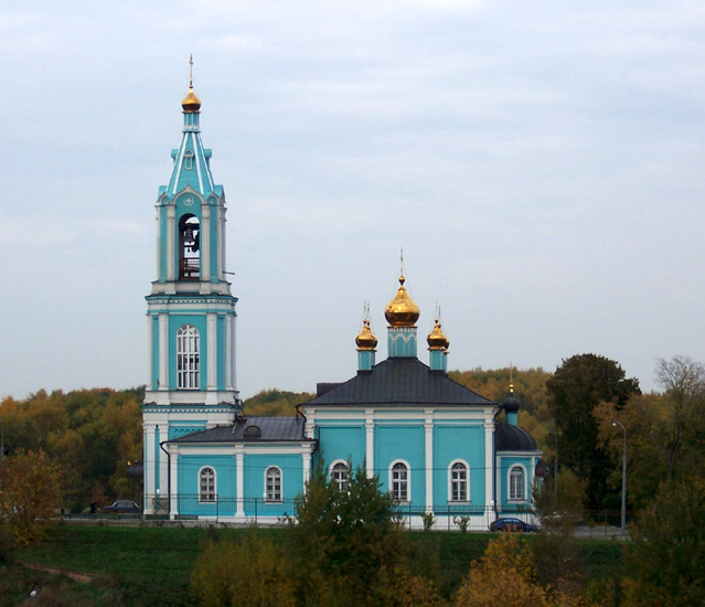 Крылатское. Церковь Рождества Пресвятой Богородицы в Крылатском. общий вид в ландшафте