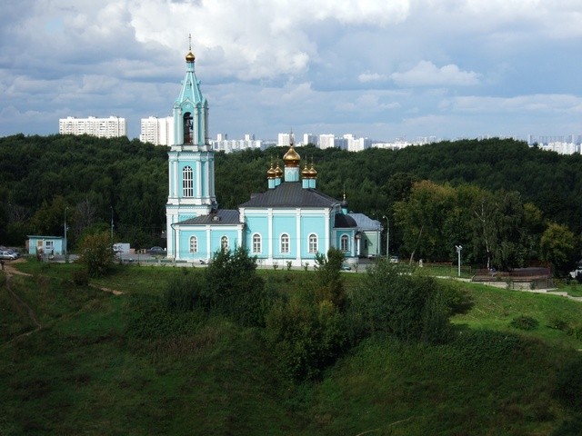 Крылатское. Церковь Рождества Пресвятой Богородицы в Крылатском. общий вид в ландшафте, 		      