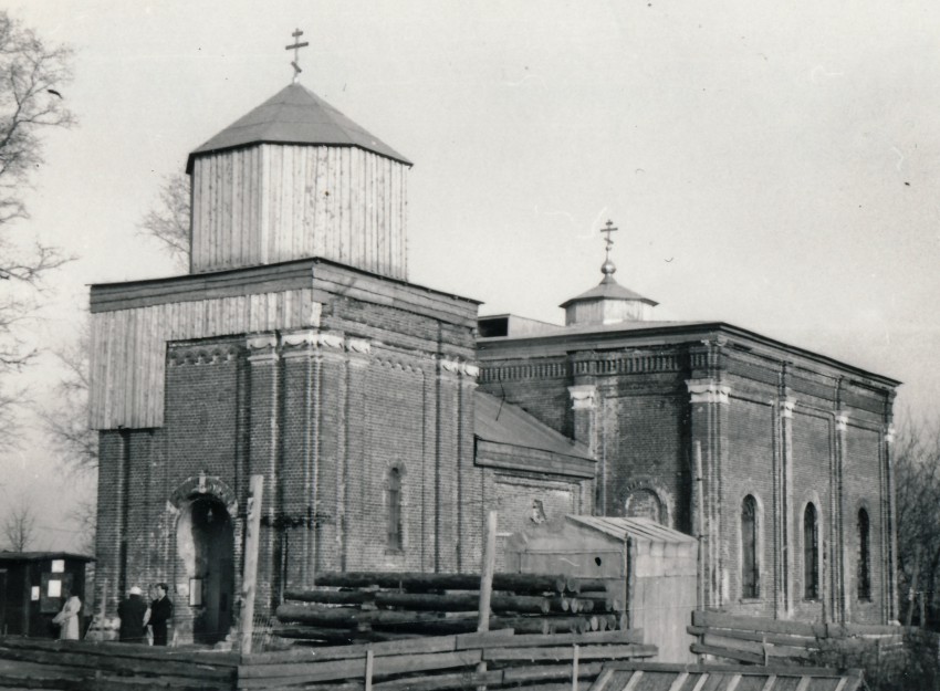 Крылатское. Церковь Рождества Пресвятой Богородицы в Крылатском. архивная фотография