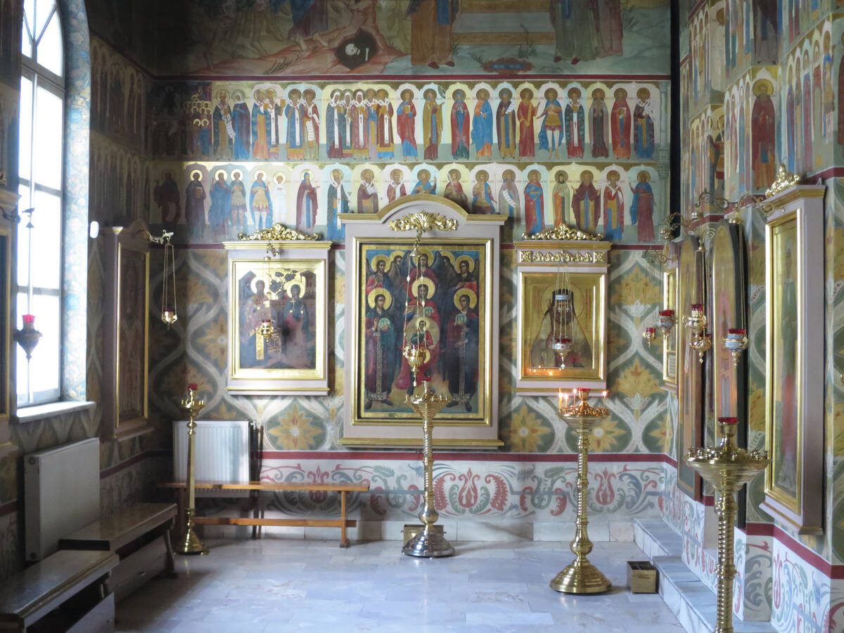 Церковь Рождества Пресвятой Богородицы в Крылатском, Крылатское (Западный административный округ (ЗАО), г. Москва). интерьер и убранство, Интерьер западной части южной стороны трапезной церкви Рождества Пресвятой Богородицы в Крылатском