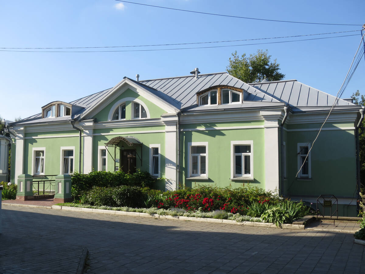 Церковь Рождества Пресвятой Богородицы в Крылатском, Крылатское (Западный административный округ (ЗАО), г. Москва). дополнительная информация, Дом причта