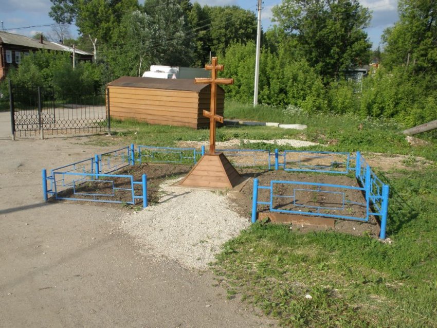 Лаврентьев монастырь, Калуга (Калуга, город, Калужская область). дополнительная информация, Крест над местом будущего строительства надвратного храма Успения Пресвятой Богородицы