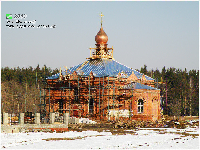Богородице-Рождественский женский монастырь. Церковь Рождества Пресвятой Богородицы, Придорожный (Камешковский район, Владимирская область). фасады, Церковь в процессе ремонтно-реставрационных работ. Вид с юго-востока.
