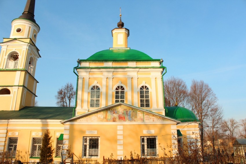 Церковь Петра и Павла, Калуга (Калуга, город, Калужская область). фасады, Трапезная и основной объем храма, вид с юга