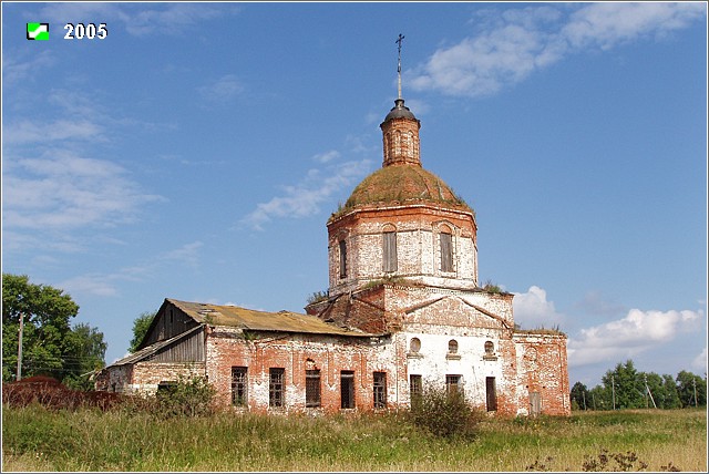 Юрково. Церковь Михаила Архангела. общий вид в ландшафте, Южный фасад