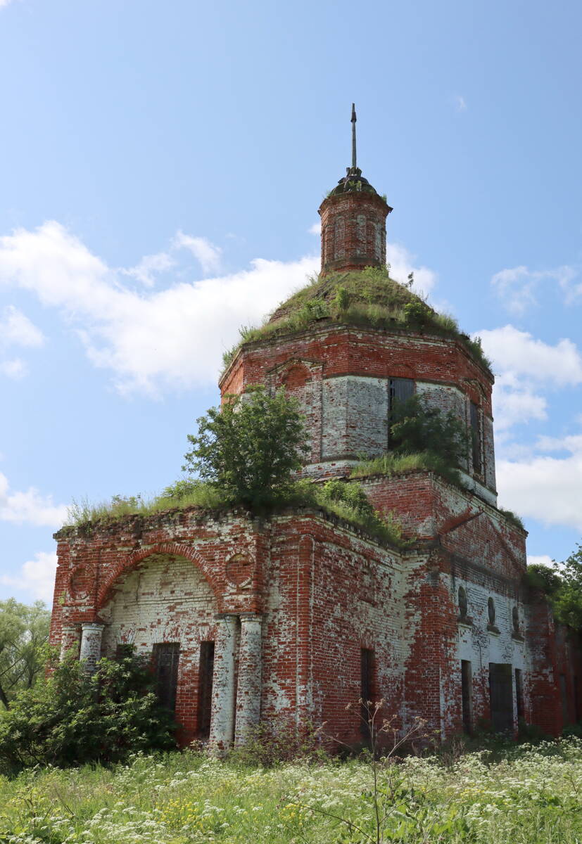 Церковь Михаила Архангела, Юрково (Юрьев-Польский район, Владимирская область). общий вид в ландшафте, Вид  с северо-востоока
