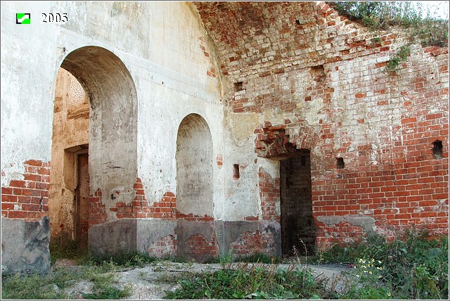 Церковь Иоанна Богослова, Фроловское (Юрьев-Польский район, Владимирская область). интерьер и убранство, Остатки северной стены и интерьера апсиды