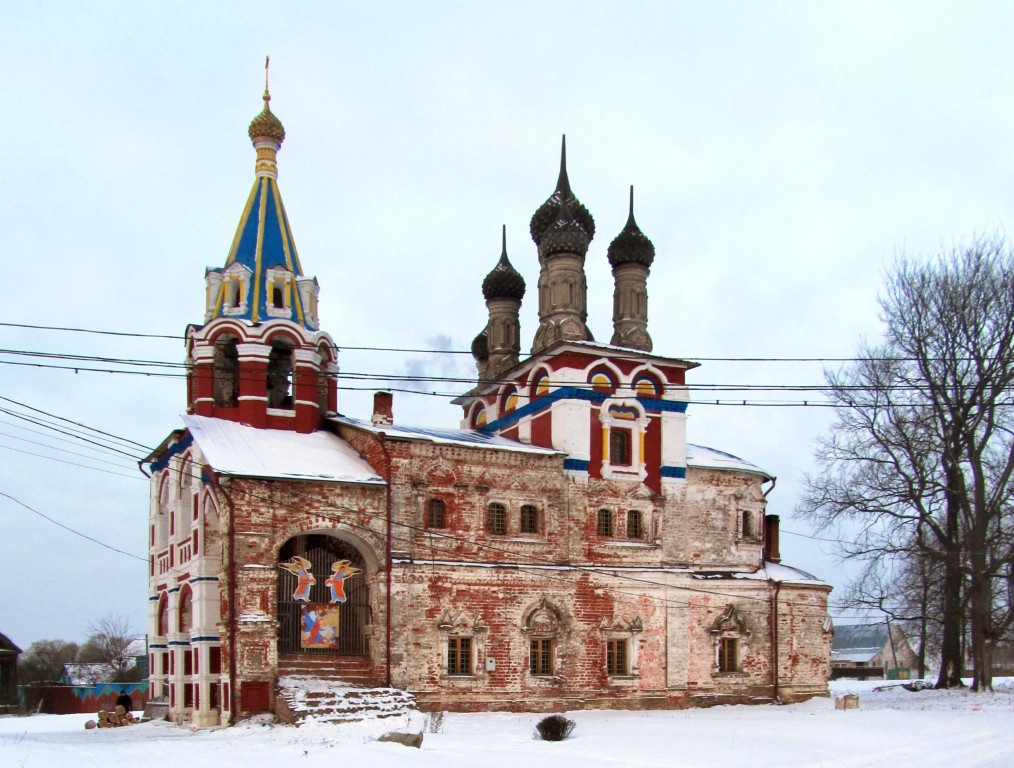 Подолец. Церковь Троицы Живоначальной. фасады, вид с юга