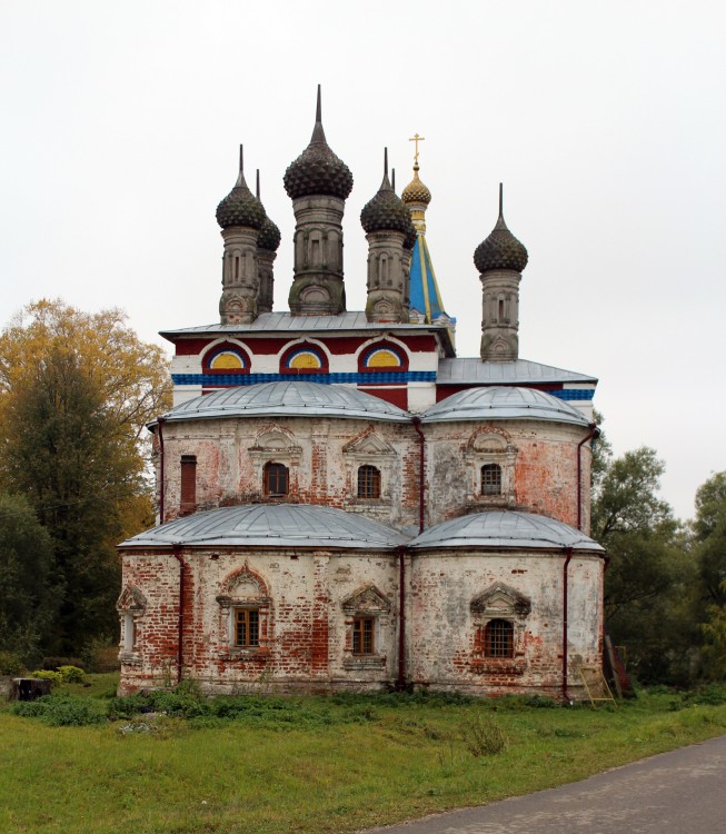 Подолец. Церковь Троицы Живоначальной. фасады