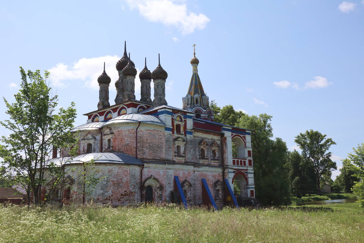 Церковь Троицы Живоначальной, Подолец (Юрьев-Польский район, Владимирская область). общий вид в ландшафте, Вид с северо-востока