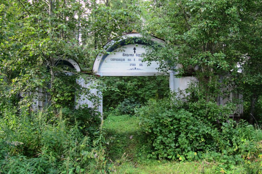 Церковь Смоленской иконы Божией Матери, Игнашевская (Малая Шалга) (Каргопольский район, Архангельская область). дополнительная информация, северные ворота, внешняя сторона