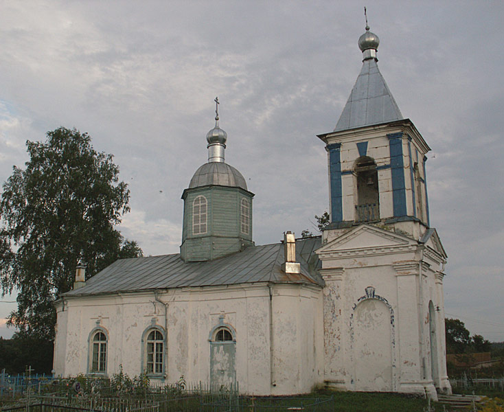 Молочково. Церковь Успения Пресвятой Богородицы. фасады, Вид с дороги Великий Новгород - Псков
(участок Сольцы-Порхов)