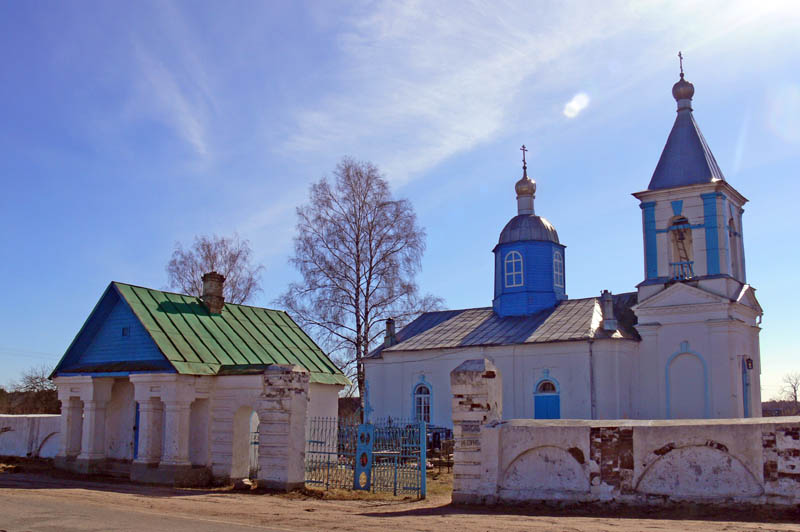 Церковь Успения Пресвятой Богородицы, Молочково (Солецкий район, Новгородская область). общий вид в ландшафте