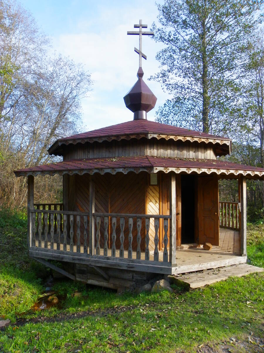 Часовня-купальня Феодора Ушакова, Молочково (Солецкий район, Новгородская область). фасады