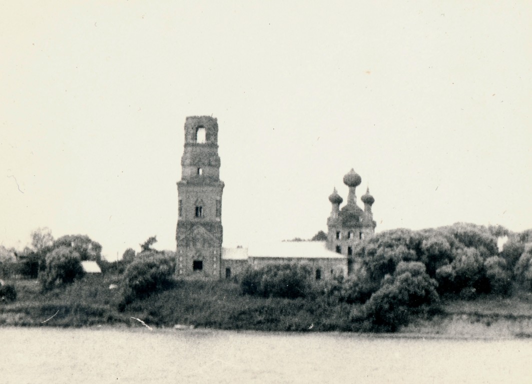 Церковь Рождества Христова, Прилуки (Угличский район, Ярославская область). общий вид в ландшафте, Собственная съемка