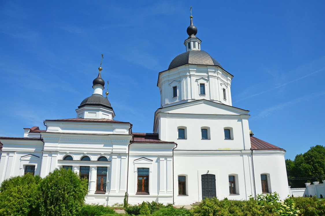 Калуга. Калужской иконы Божией Матери женский монастырь. Церковь Рождества Пресвятой Богородицы на Калужке. фасады