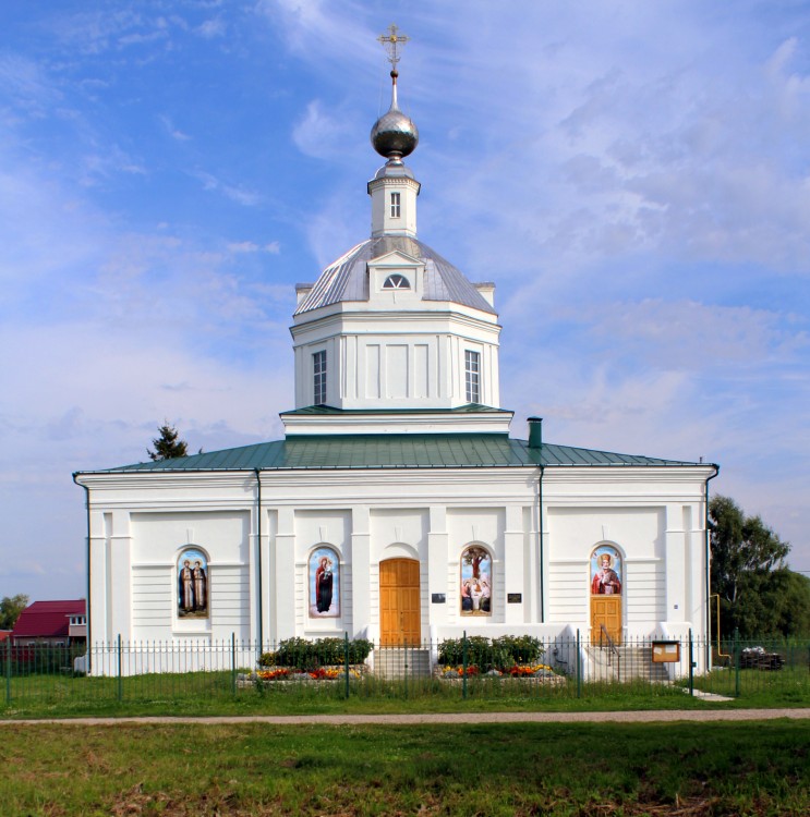 Фёдоровское, посёлок. Церковь Троицы Живоначальной. фасады