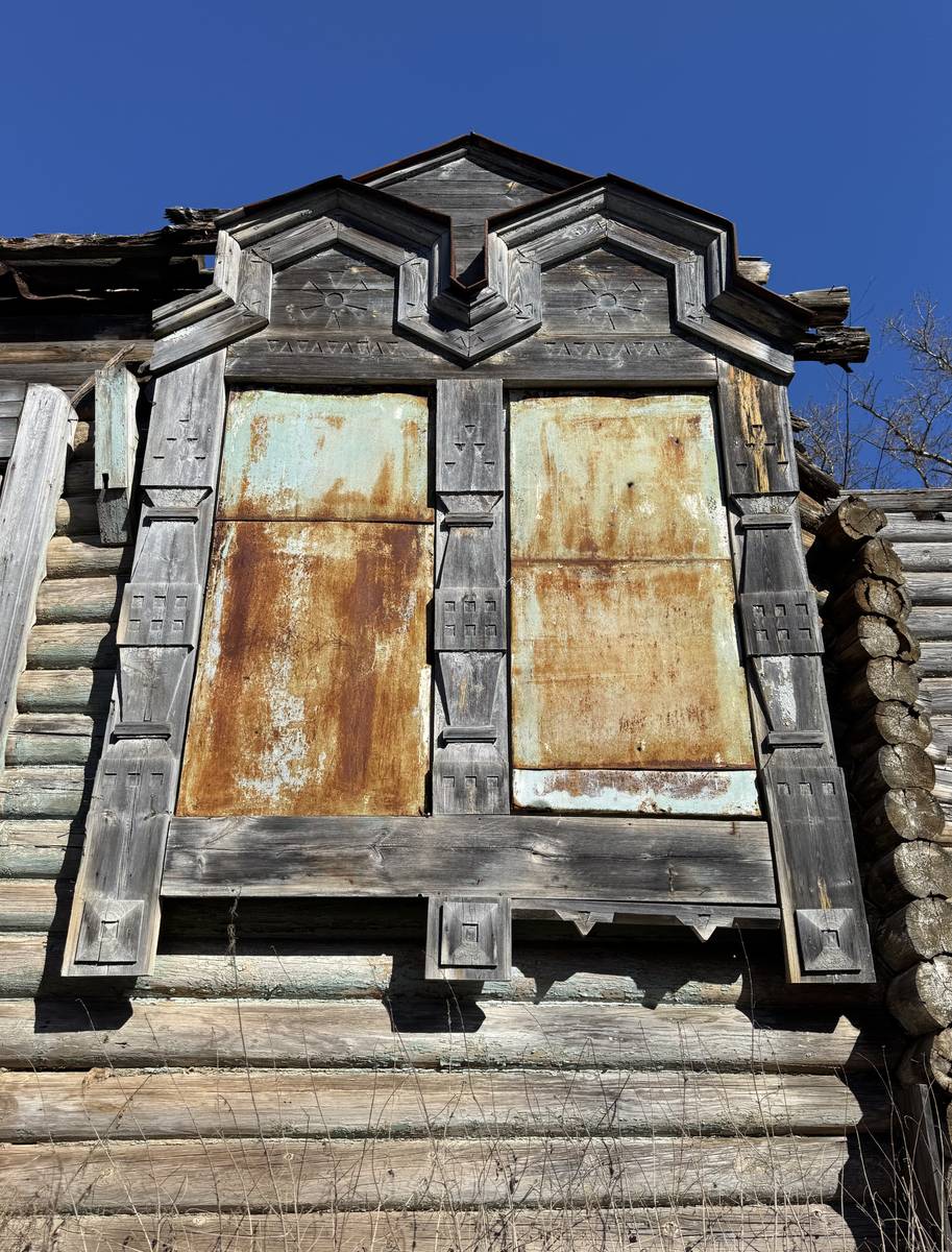 Наличник южного фасада, архитектурные детали. Церковь Михаила Малеина, Тимково (Богородский городской округ, Московская область)