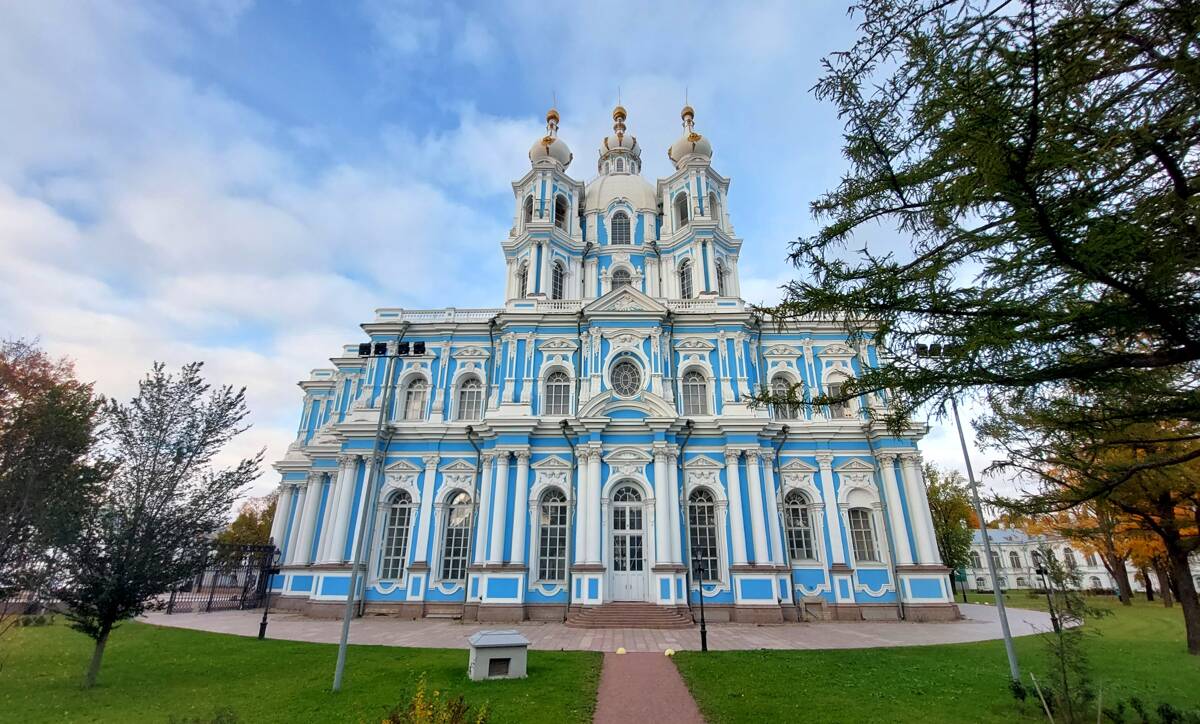 Воскресенский Смольный Новодевичий монастырь. Собор Воскресения Христова (