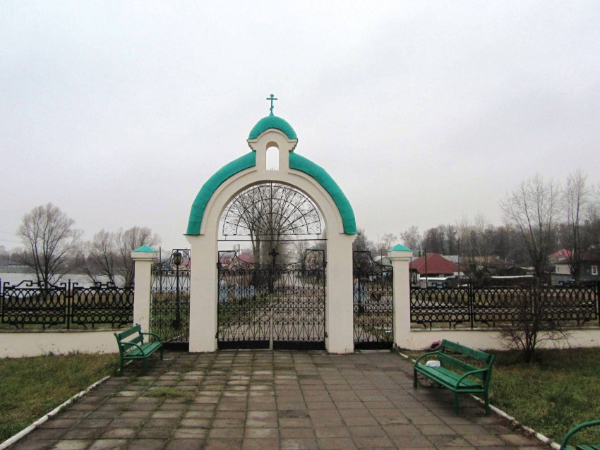 Кафедральный собор Рождества Христова, Выкса (Выкса, ГО, Нижегородская область). дополнительная информация, главные (западные) ворота, внутренняя сторона