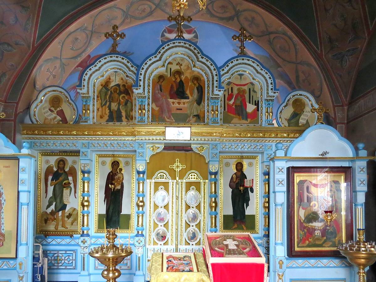 Иконостас южного придела, интерьер и убранство. Церковь Смоленской иконы Божией Матери, Константиново (Домодедовский городской округ, Московская область)