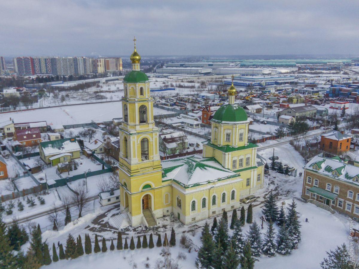 Домодедово, село. Церковь Николая Чудотворца. общий вид в ландшафте, Вид с юго-запада