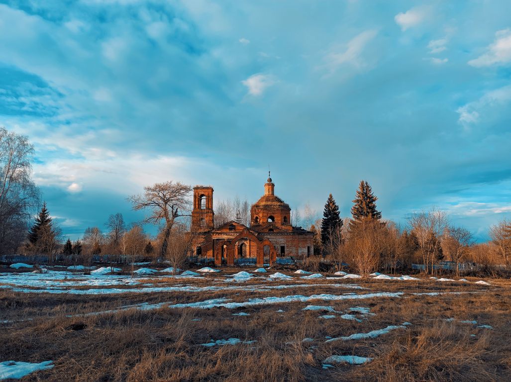 Церковь Всех Святых, Крапивна (Щёкинский район, Тульская область). общий вид в ландшафте