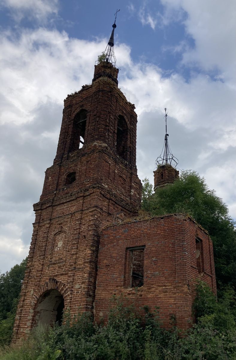 Вид с юго-запада, архитектурные детали. Церковь Спаса Нерукотворного Образа, Пруды (Щёкинский район, Тульская область)