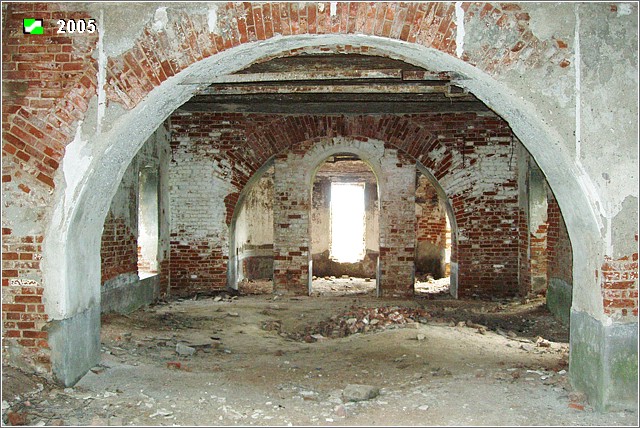 Церковь Димитрия Солунского, Глядково (Юрьев-Польский район, Владимирская область). интерьер и убранство, Интерьер первого этажа, вид на восток