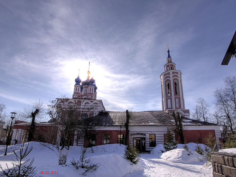 Калуга. Церковь Рождества Пресвятой Богородицы. общий вид в ландшафте