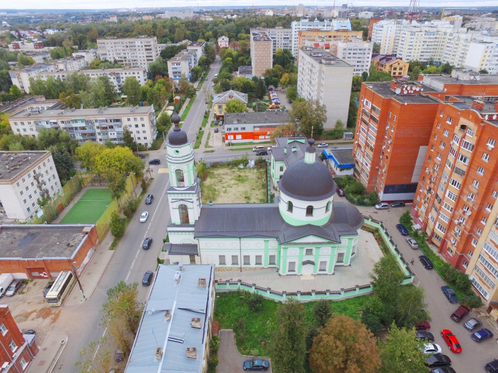 Калуга. Церковь Василия Блаженного. общий вид в ландшафте, Вид с юга, фото с квадрокоптера