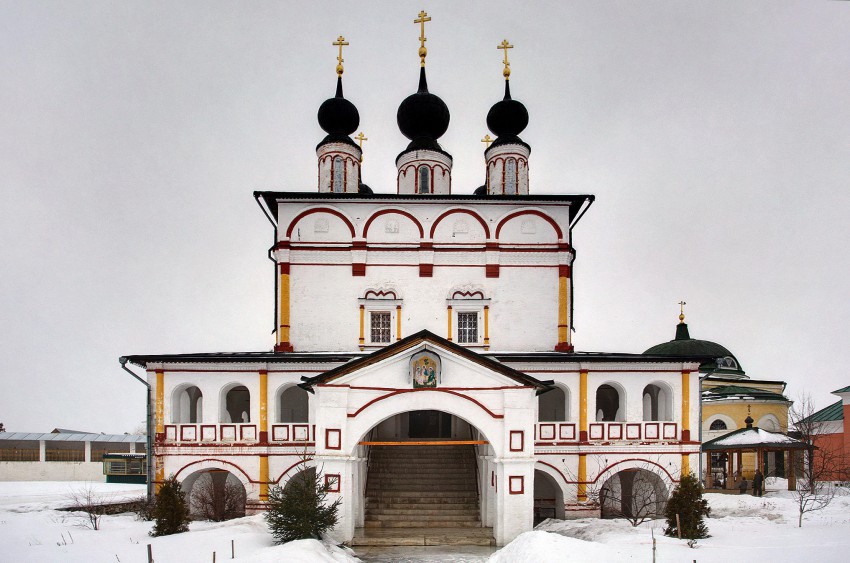 Троицкий Белопесоцкий монастырь. Собор Троицы Живоначальной, Ступино (Ступинский городской округ, Московская область). общий вид в ландшафте