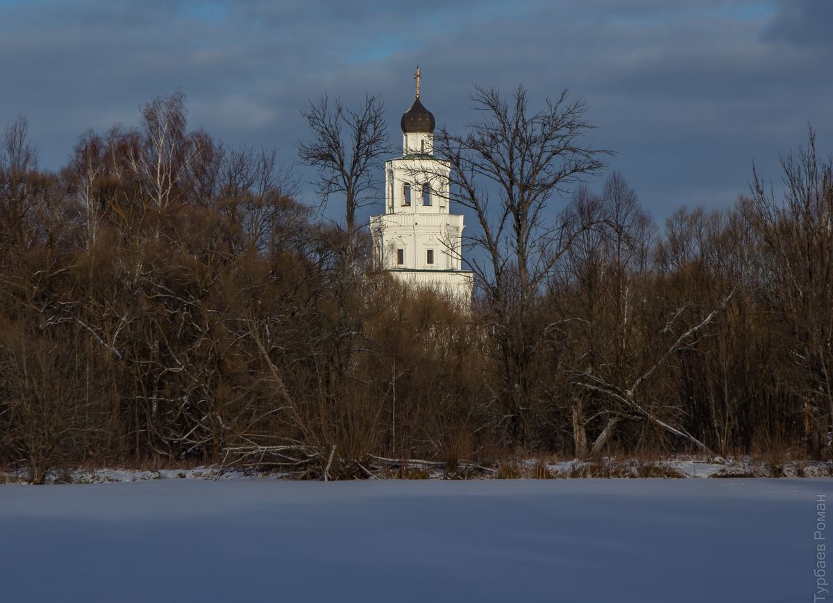 Церковь Вознесения Господня, Сенницы 2-е (Озёрский городской округ, Московская область). общий вид в ландшафте, Вид с юга