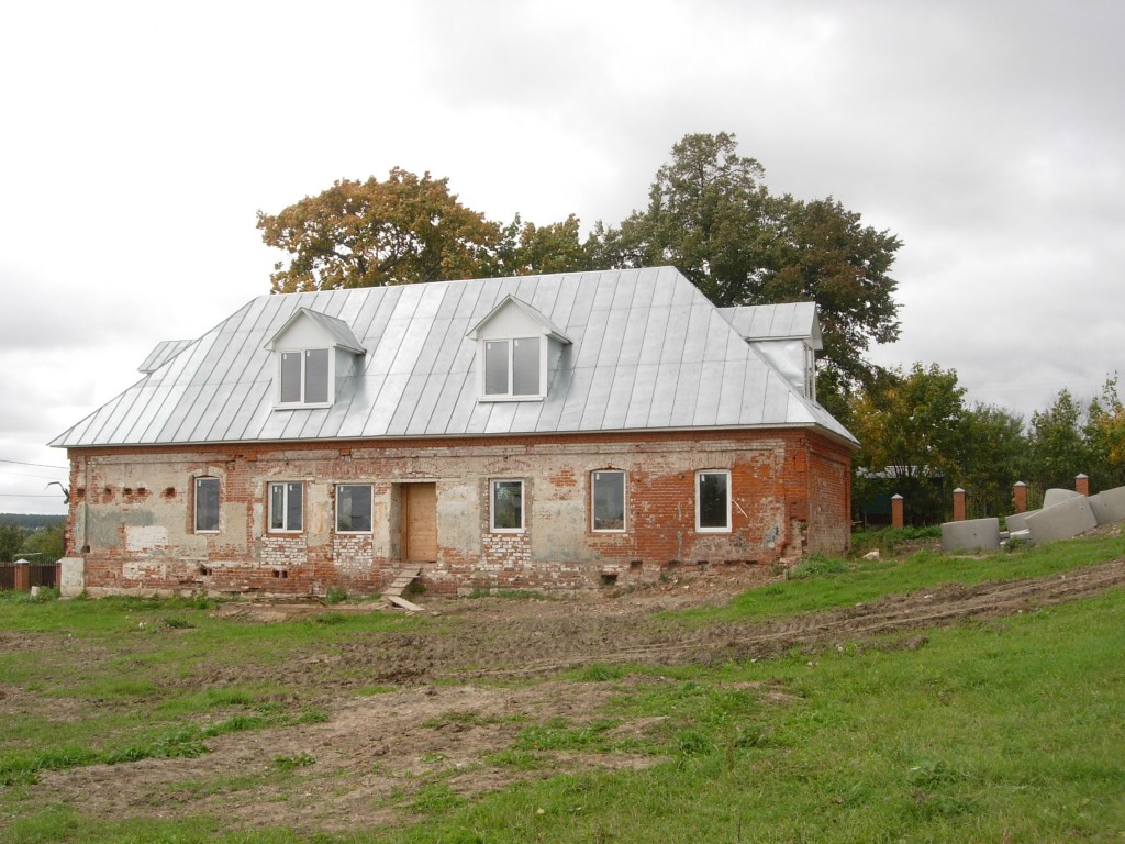 Церковь Успения Пресвятой Богородицы, Белые Колодези (Озёрский городской округ, Московская область). дополнительная информация, Приходская школа (в стадии ремонта, как и Церковь)