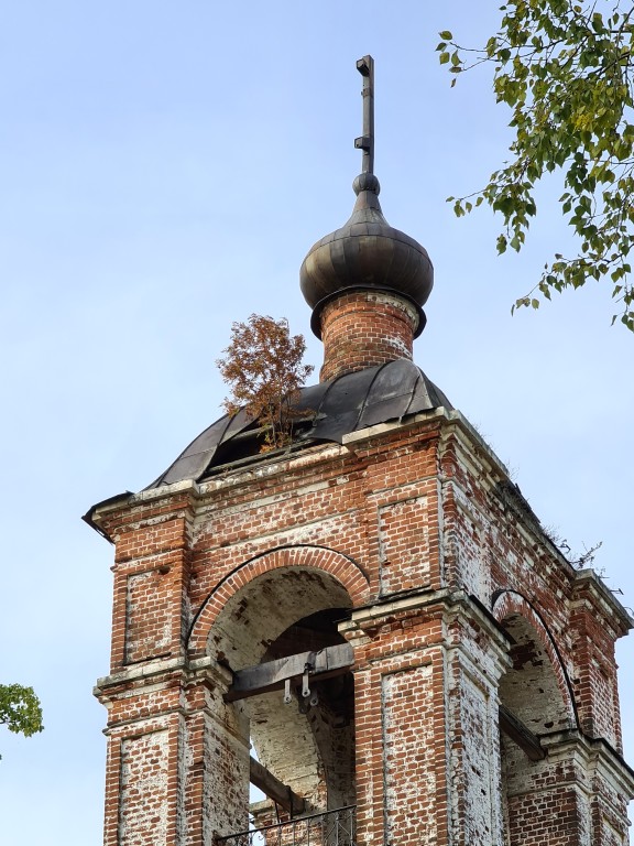 Церковь Воскресения Христова, Воскресенское (Камешковский район, Владимирская область). архитектурные детали, Завершение колокольни, вид с северо-востока