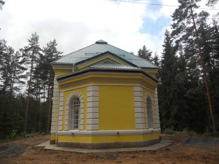 Церковь Троицы Живоначальной, Вёдрово (Лужский район, Ленинградская область). фасады, Жемчужина (санаторий), бывшее имение "Ведрово"