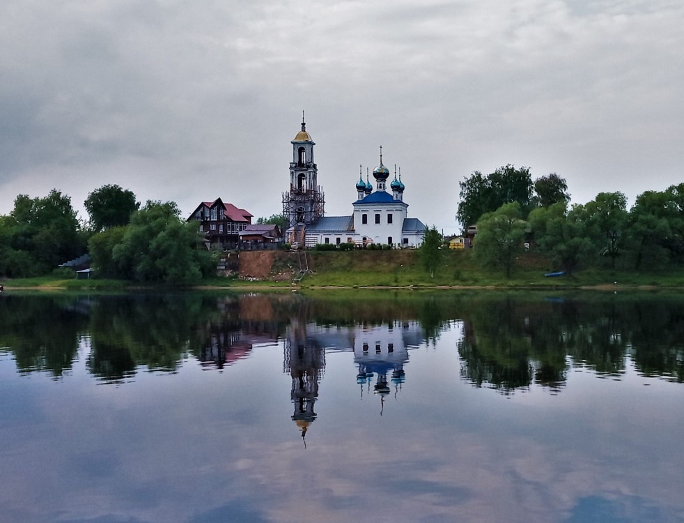 Прусово. Церковь Благовещения Пресвятой Богородицы. общий вид в ландшафте